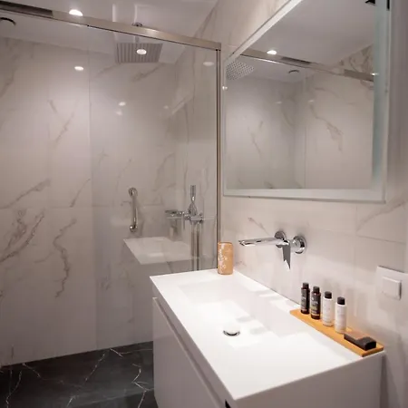 Contessa Bianca Luxury